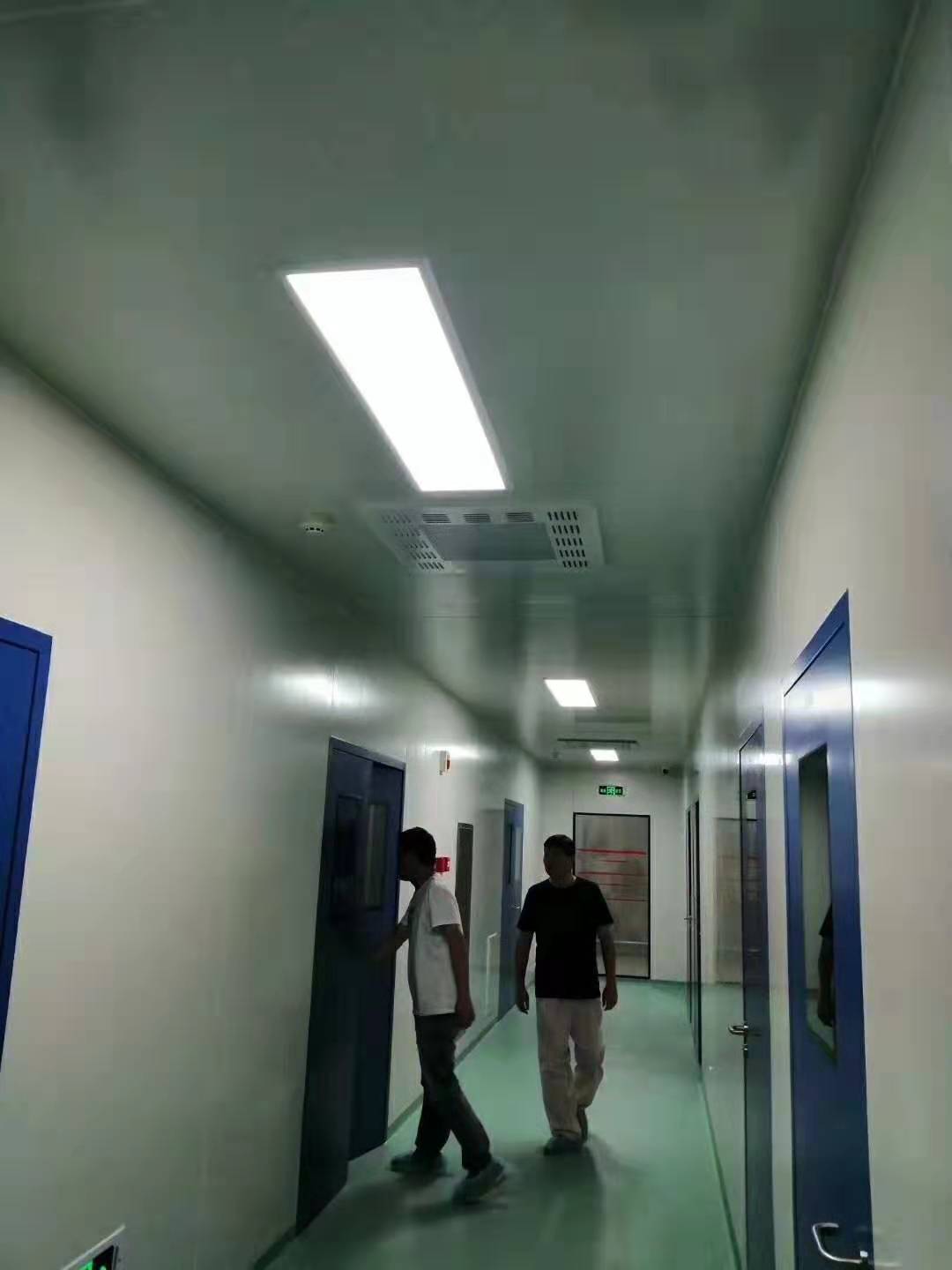 净化设备生产厂家展示净化设备在无尘车间的安装效果